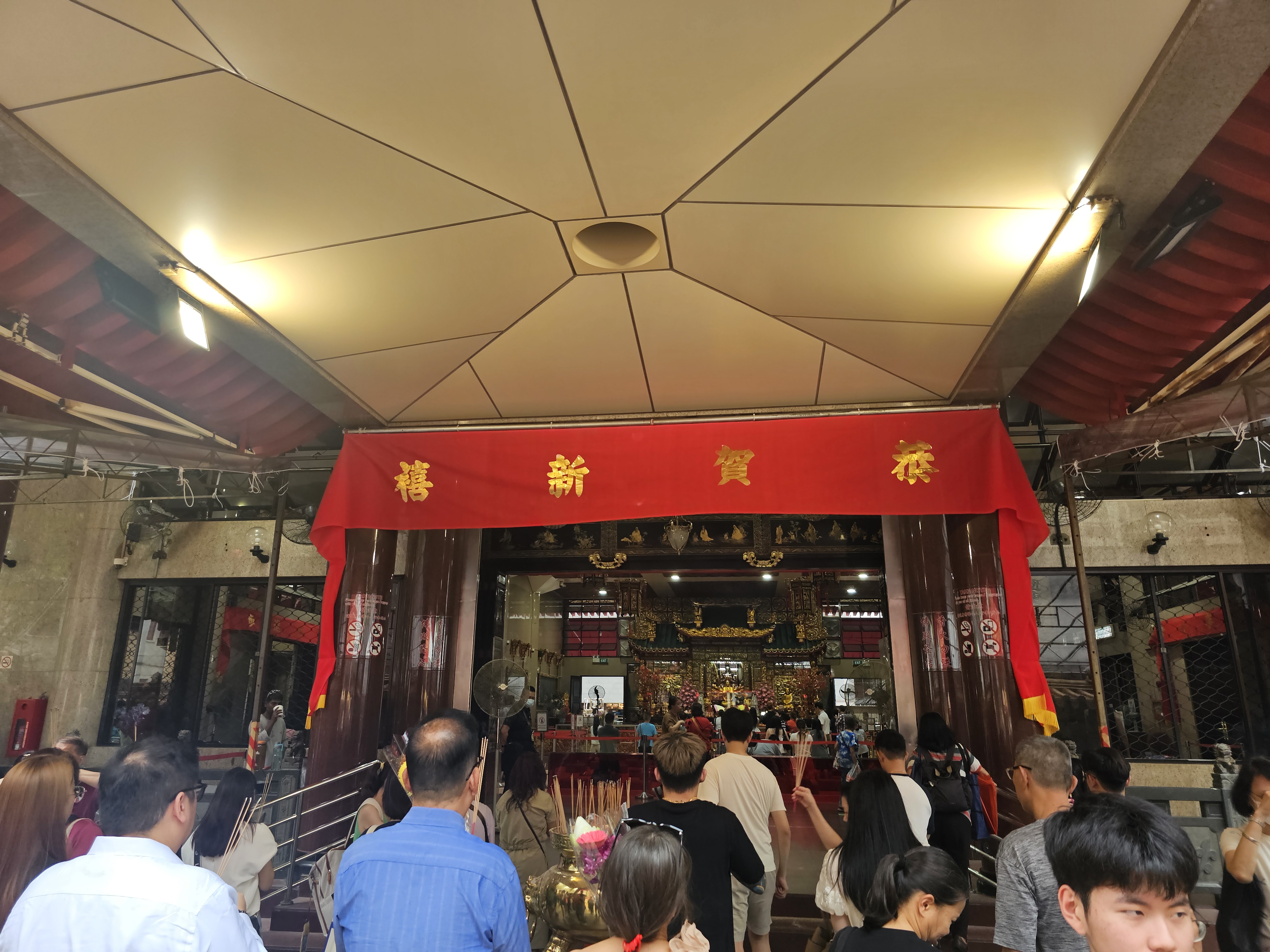 Second view of the Buddhist temple session